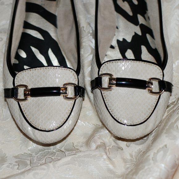 Anne Klein Flats Size 7 - Picture 2 of 9